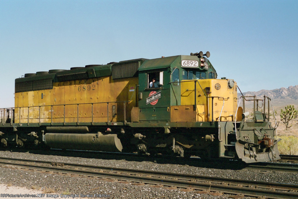 Chicago & Northwestern SD40-2 #6892 easing by the east end of the siding